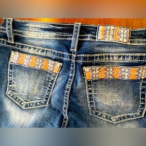 Miss Me Size 32 mid rise Aztec design capris jeans